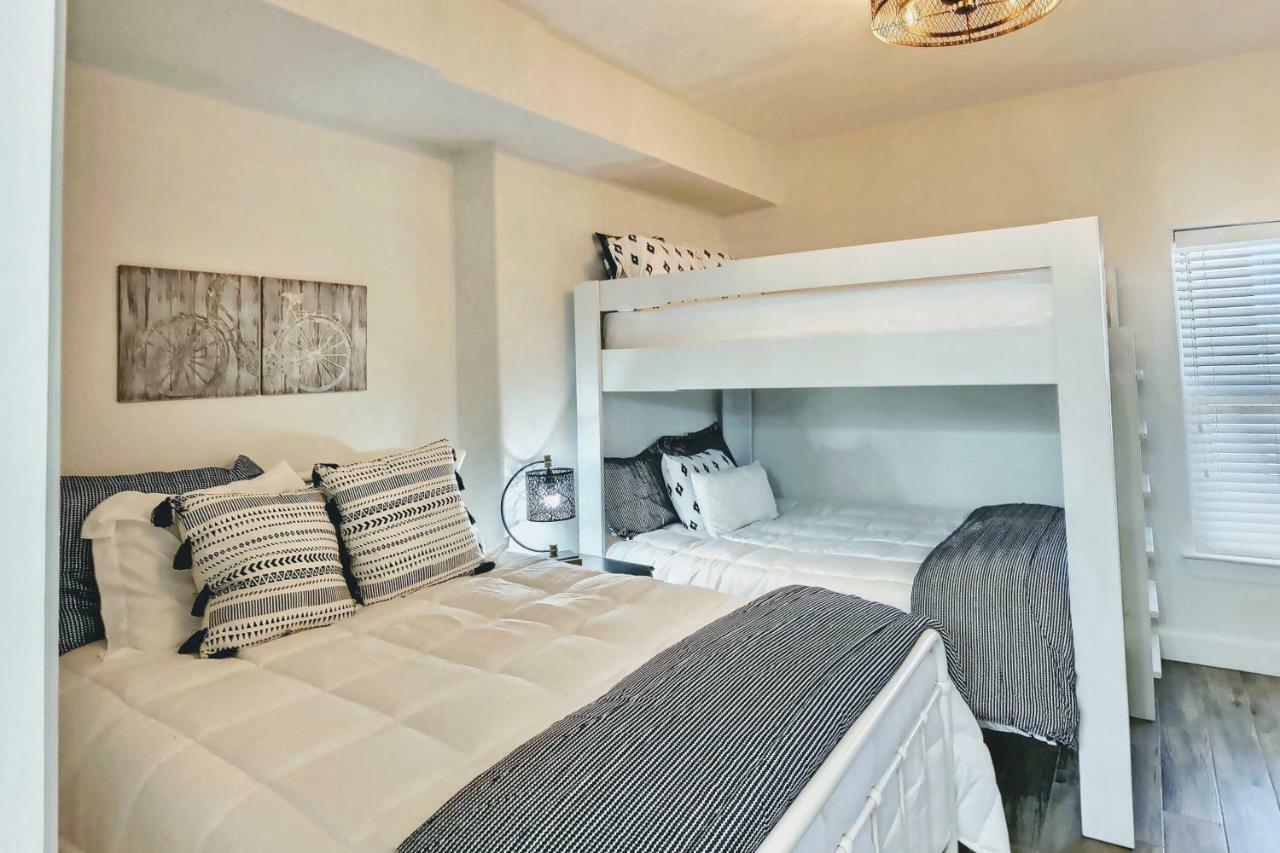 Barefoot Bliss - Beachfront Condo - Sleeps 12 巴拿马城 外观 照片